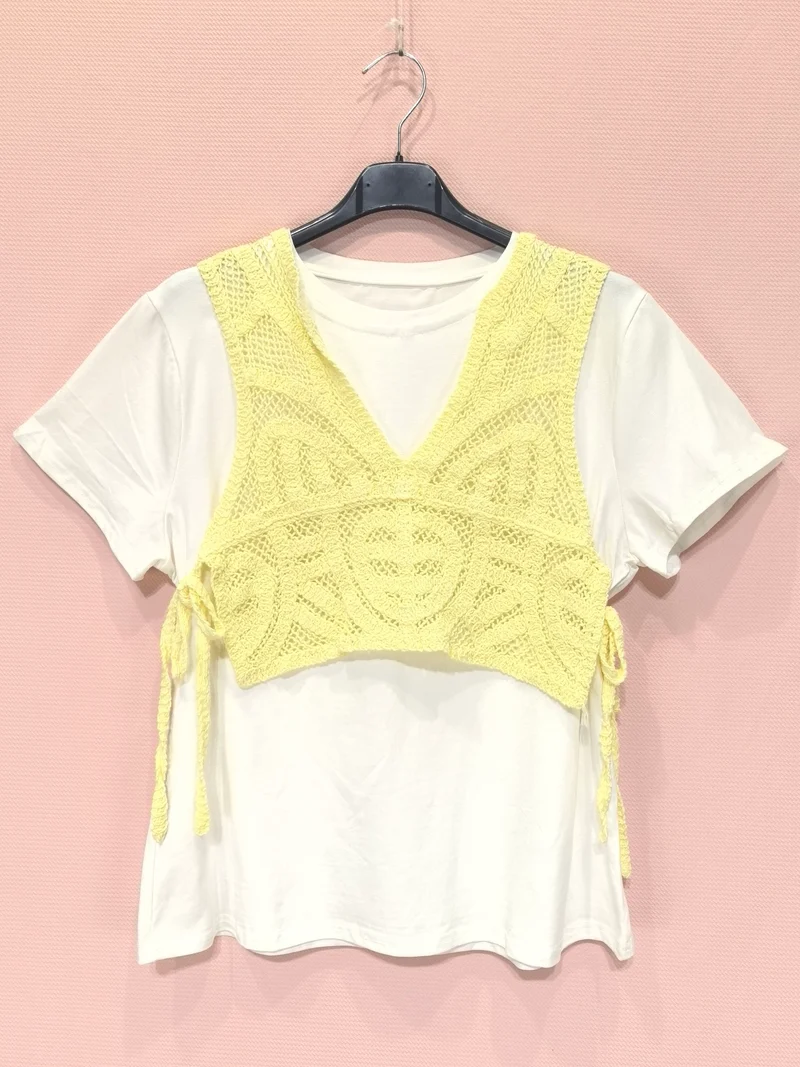 T-shirt blanc avec débardeur crocheté superposé（x8）