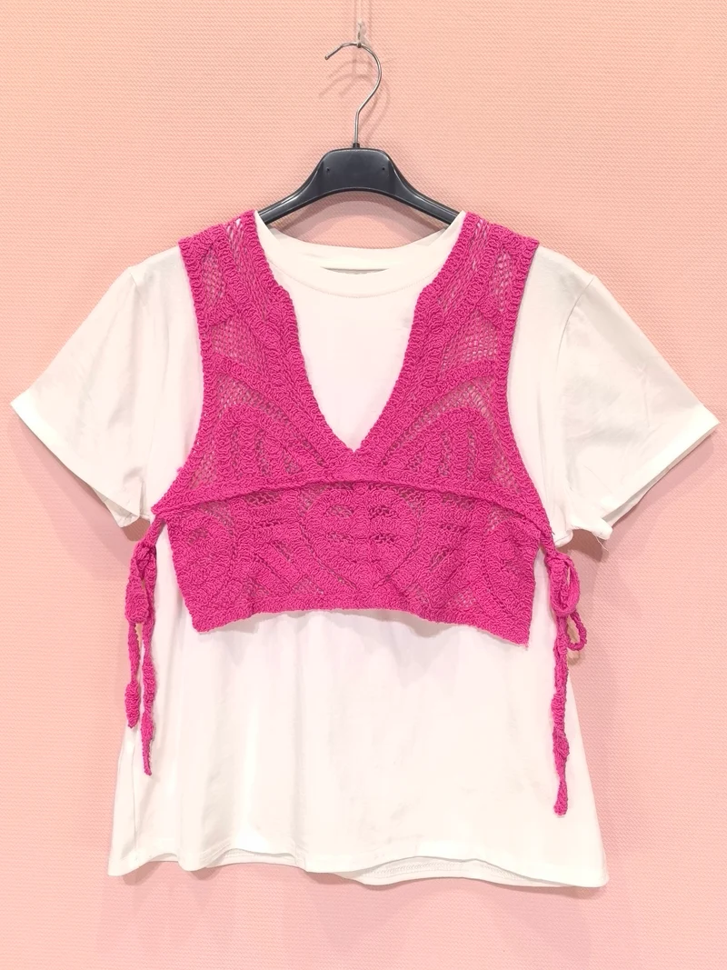 T-shirt blanc avec débardeur crocheté superposé（x8）