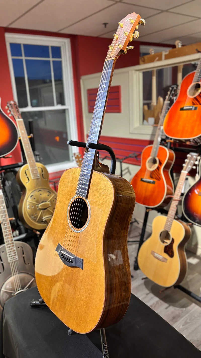 Pre-Owned Taylor 810-WMB Special Edition Acoustic Guitar
