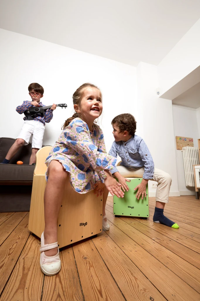 Stagg Brasswood Kid's Cajon With EasyGo Backrest