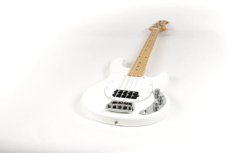 Retro '70S Stingray Bass - White - Erable