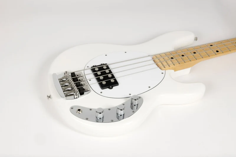 Retro '70S Stingray Bass - White - Erable
