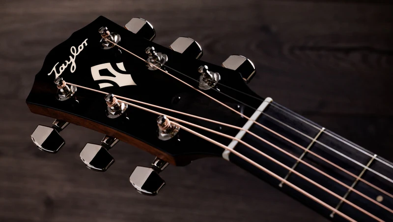 Gold Label 710e Natural Dreadnought
