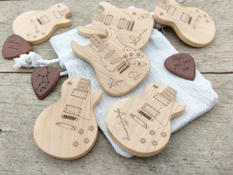 Boîte en forme de guitare avec son médiator – Le cadeau parfait pour les musiciens