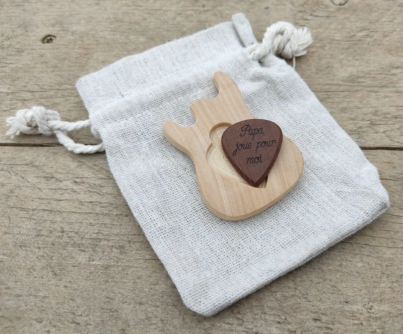 Boîte en forme de guitare avec son médiator – Le cadeau parfait pour les musiciens