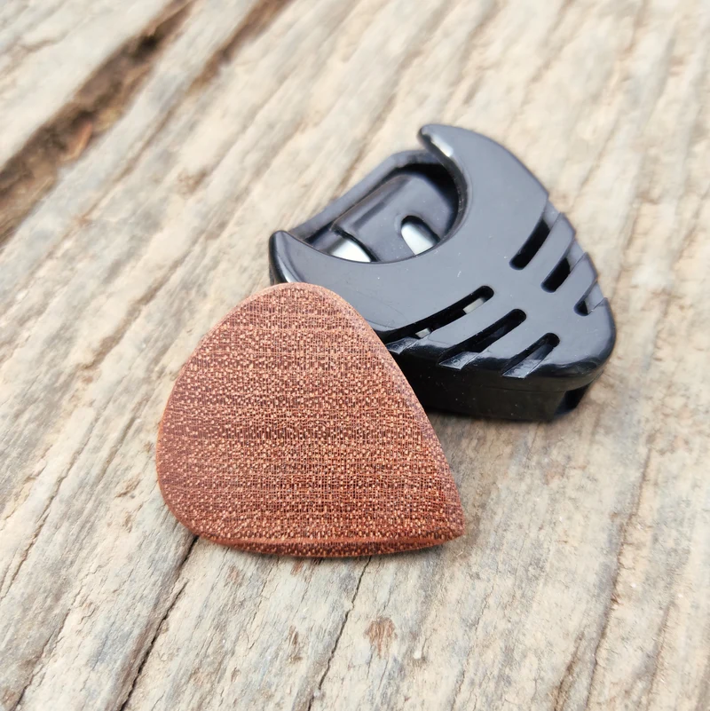 Porte médiator et médiator guitare en acajou " Papa, joue pour moi "