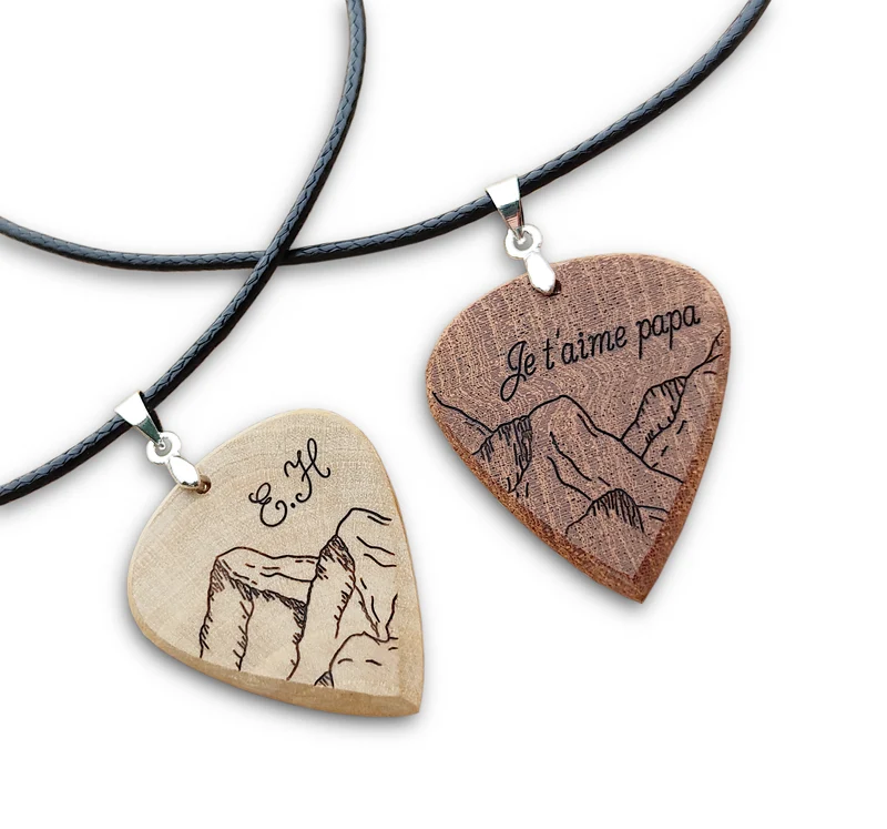 Pendentif médiator en bois massif