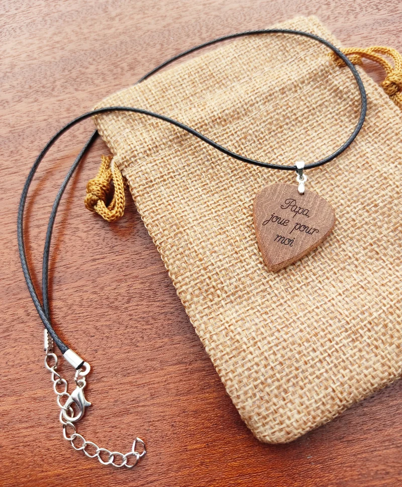 Pendentif médiator en bois massif