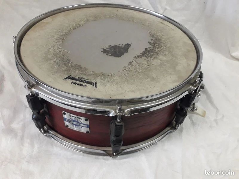 Caisse claire YAMAHA Stage Custom Advantage – Rouge foncé – Très bon état
