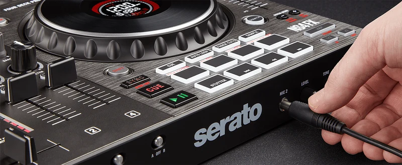 Numark NS4FX – Contrôleur DJ 4 voies avec carte son et écrans