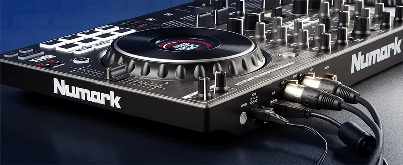 Numark NS4FX – Contrôleur DJ 4 voies avec carte son et écrans