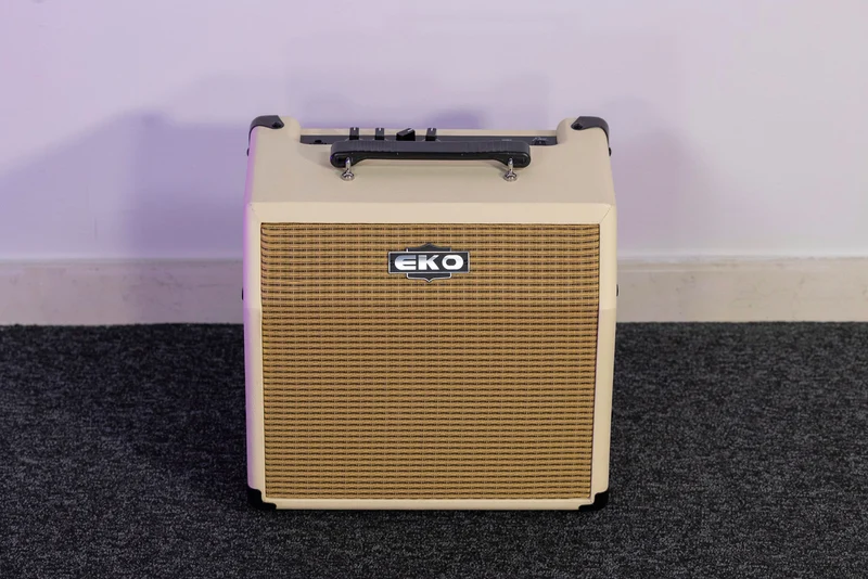 Ampli guitare acoustique EKO 15W AC15