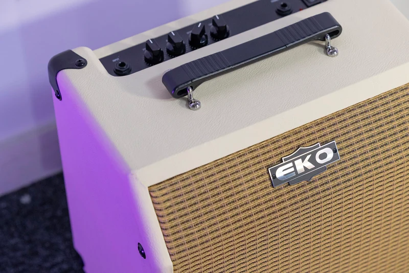 Ampli guitare acoustique EKO 15W AC15