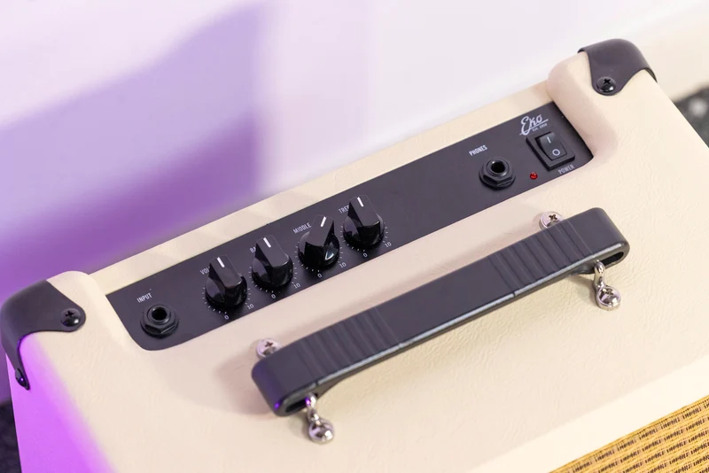 Ampli guitare acoustique EKO 15W AC15