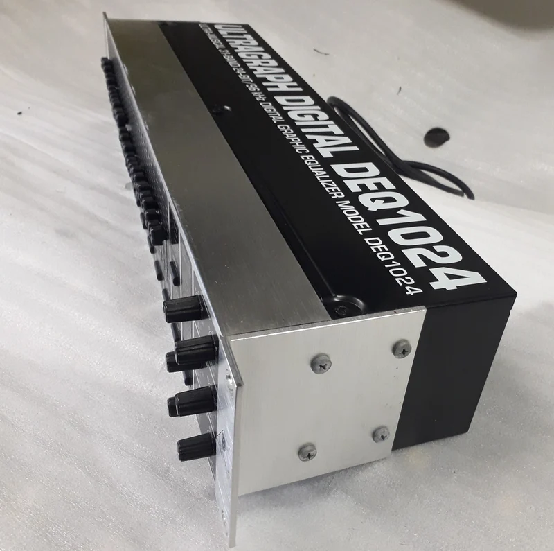 Égaliseur graphique Behringer DEQ1024 – Occasion