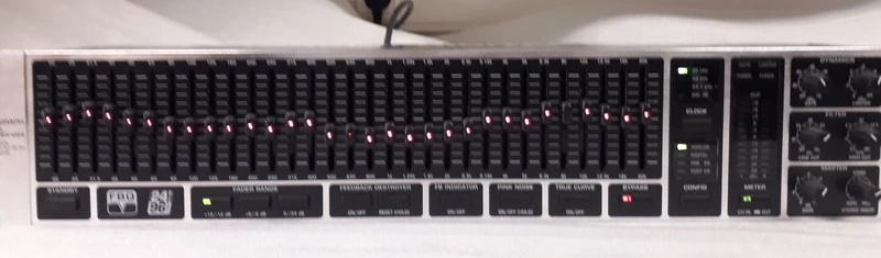 Égaliseur graphique Behringer DEQ1024 – Occasion