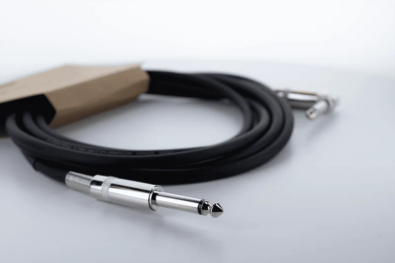 Câble instrument Jack droit / Jack coudé Cordial Série Elements – 6 m - EI6PR