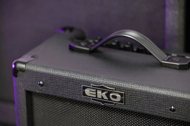 Ampli guitare électrique Eko Black Stealth 15W G-BS15