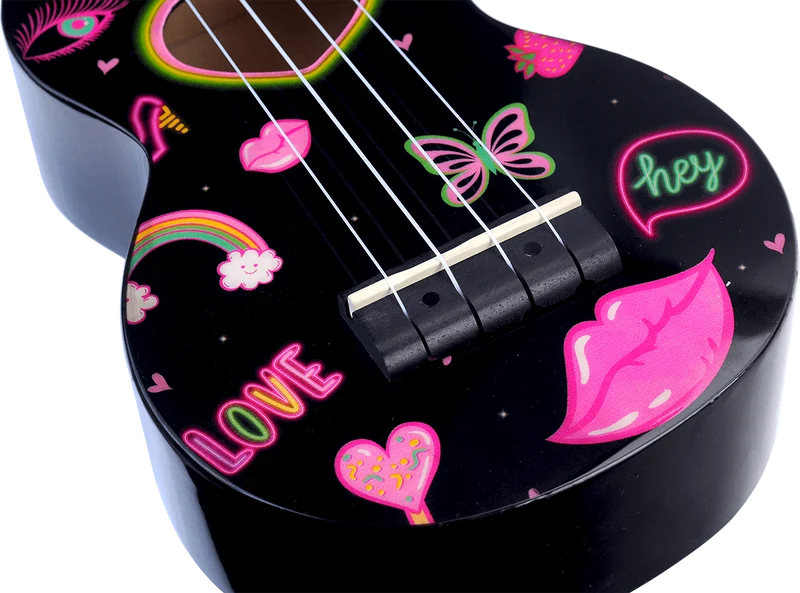 UKULELE SOPRANO COEURS ET FLEURS + HOUSSE MAHALO MA1HEBK