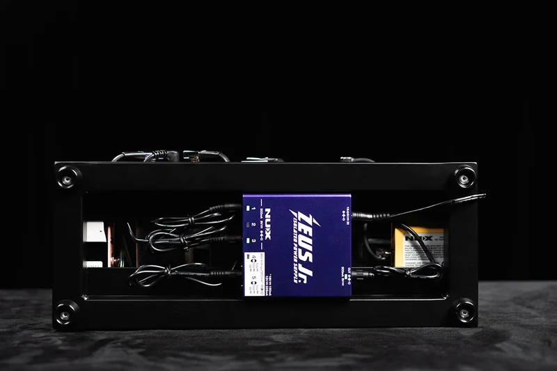BOITIER D'ALIMENTATION POUR 6 PEDALES D'EFFET NUX ZEUS-JUNIOR